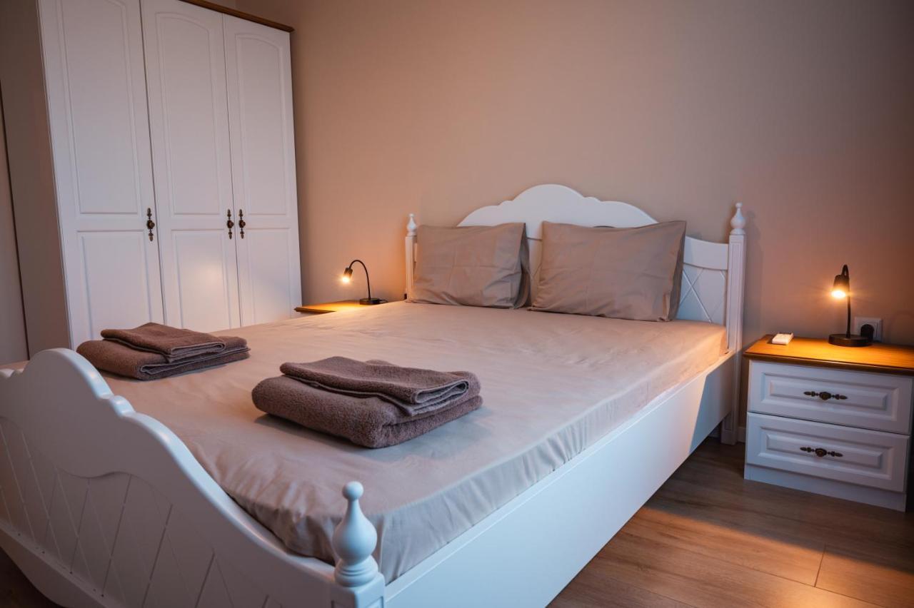 Emerald Suite With Private Parking 바르나 외부 사진